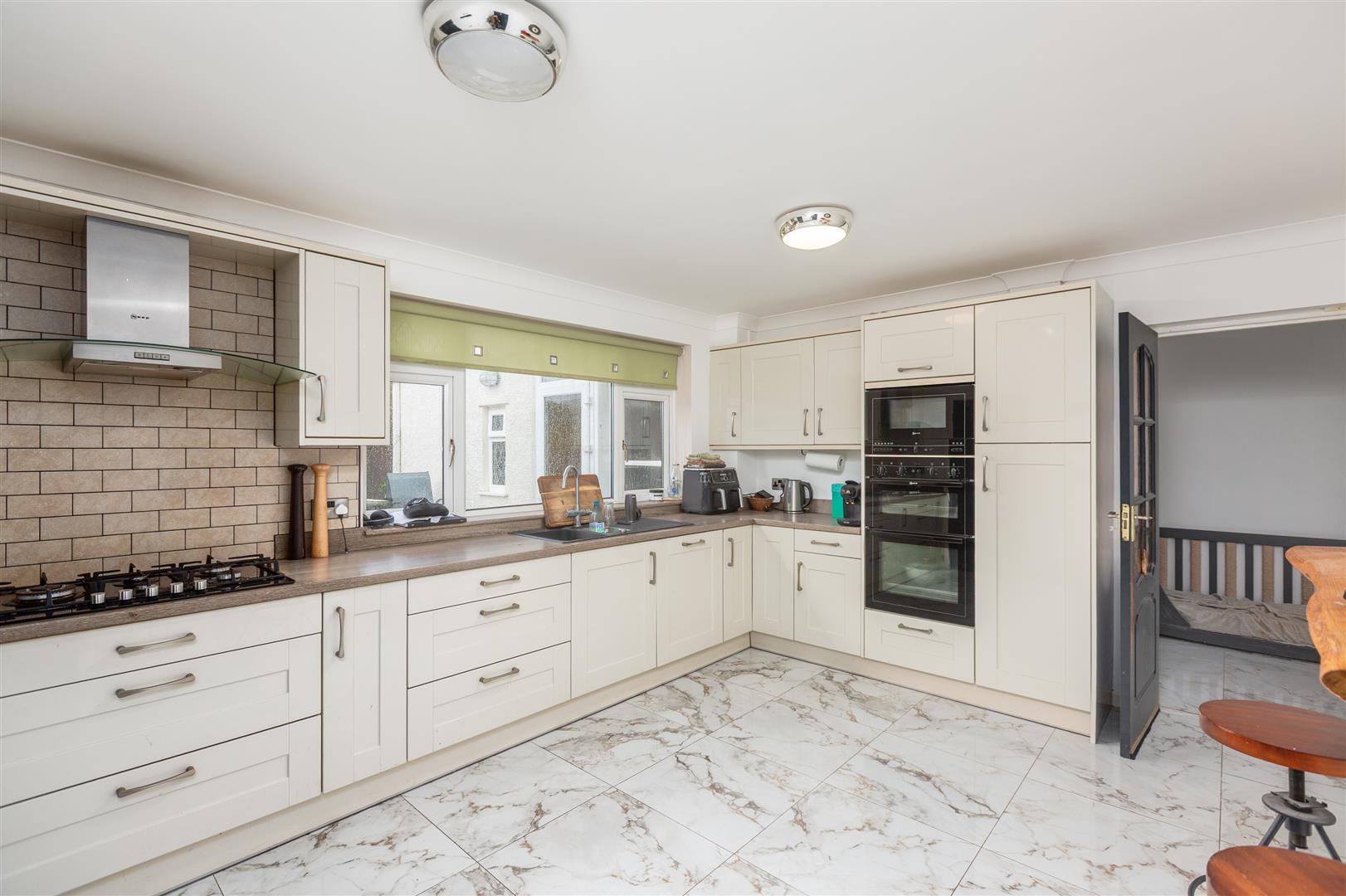 Llanmorlais, Swansea, SA4 3RY